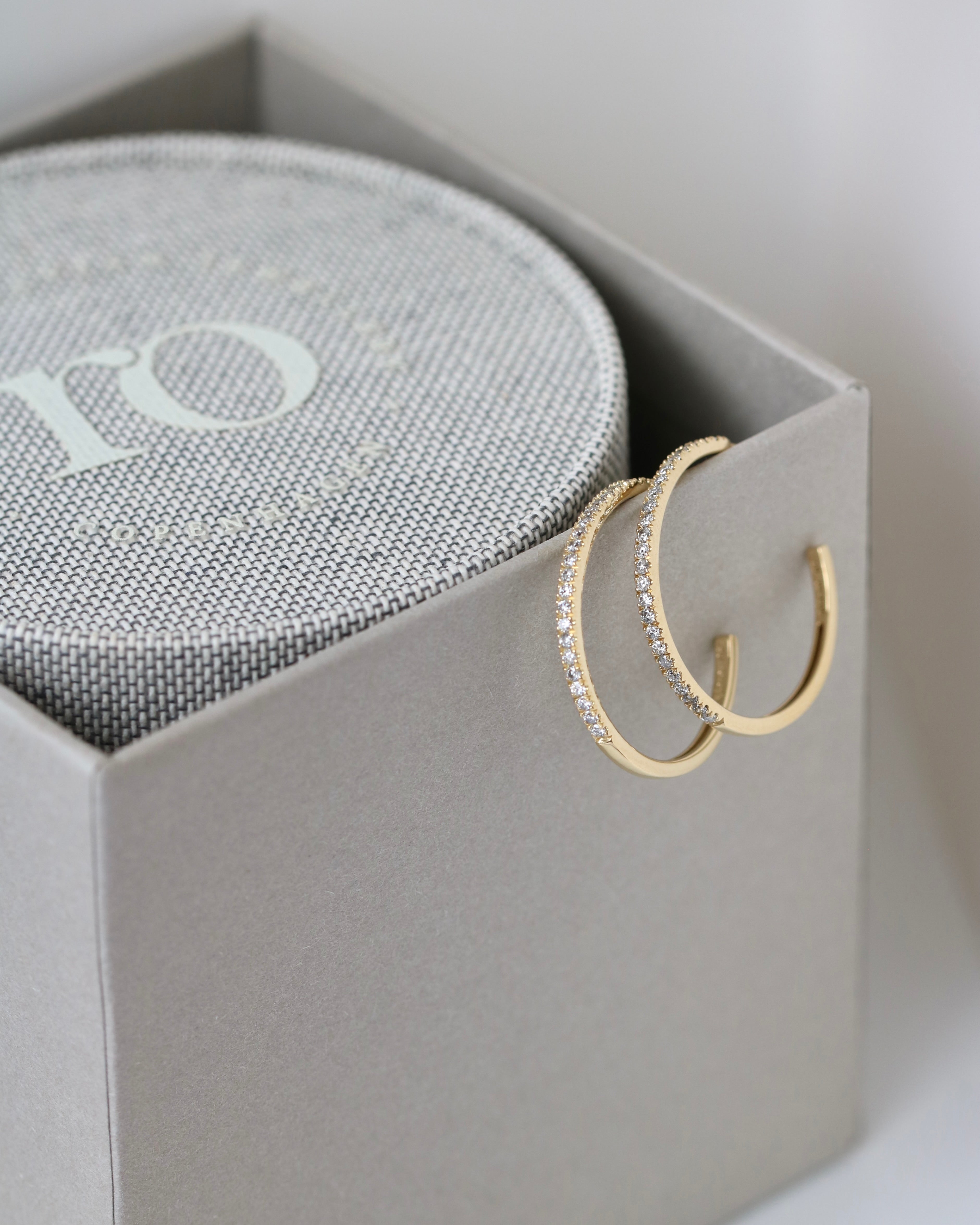 Rock Classic Grey diamant creol M - 18kt Rødguld