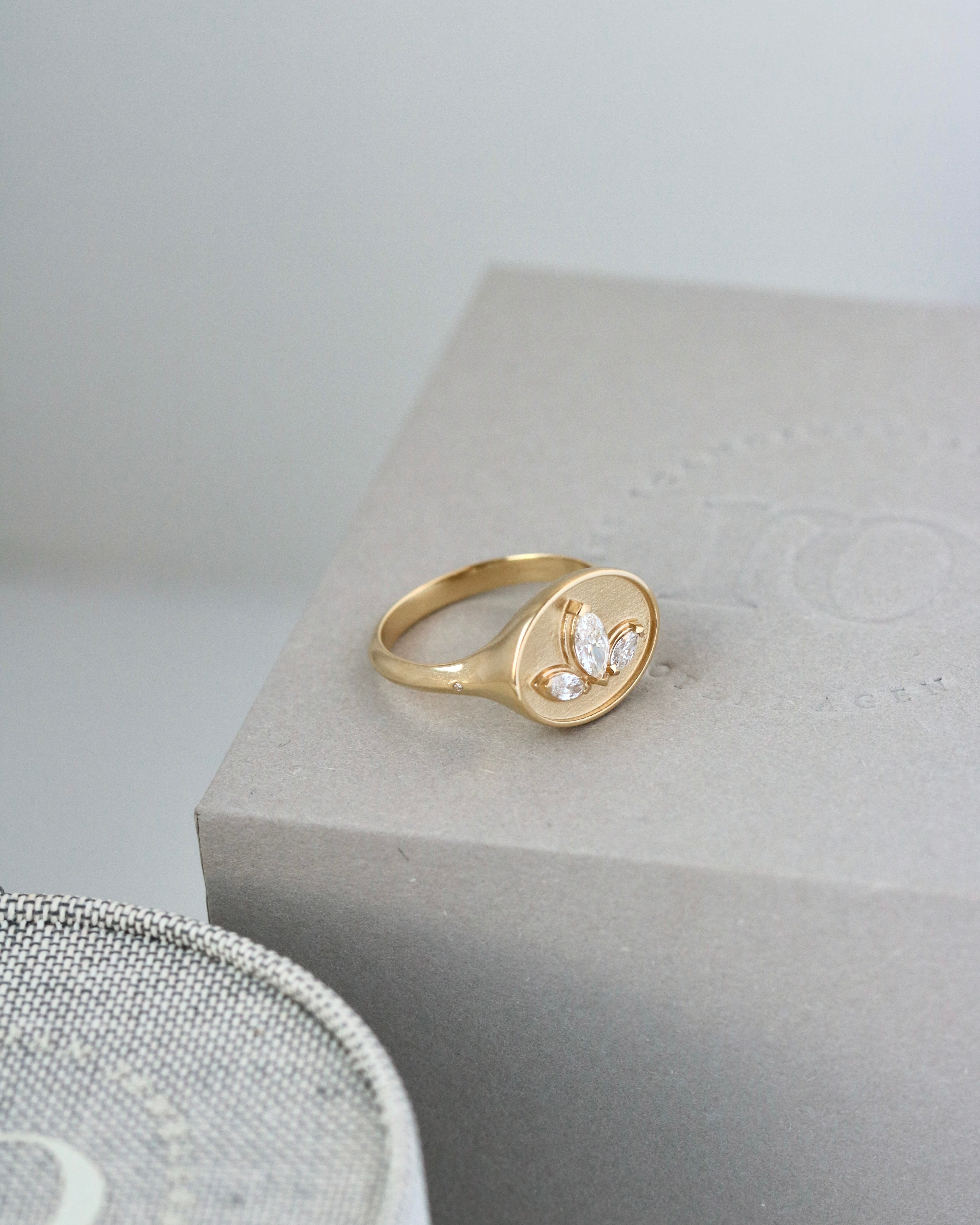 Inner Peace Lotus diamantring - 18kt Hvidguld