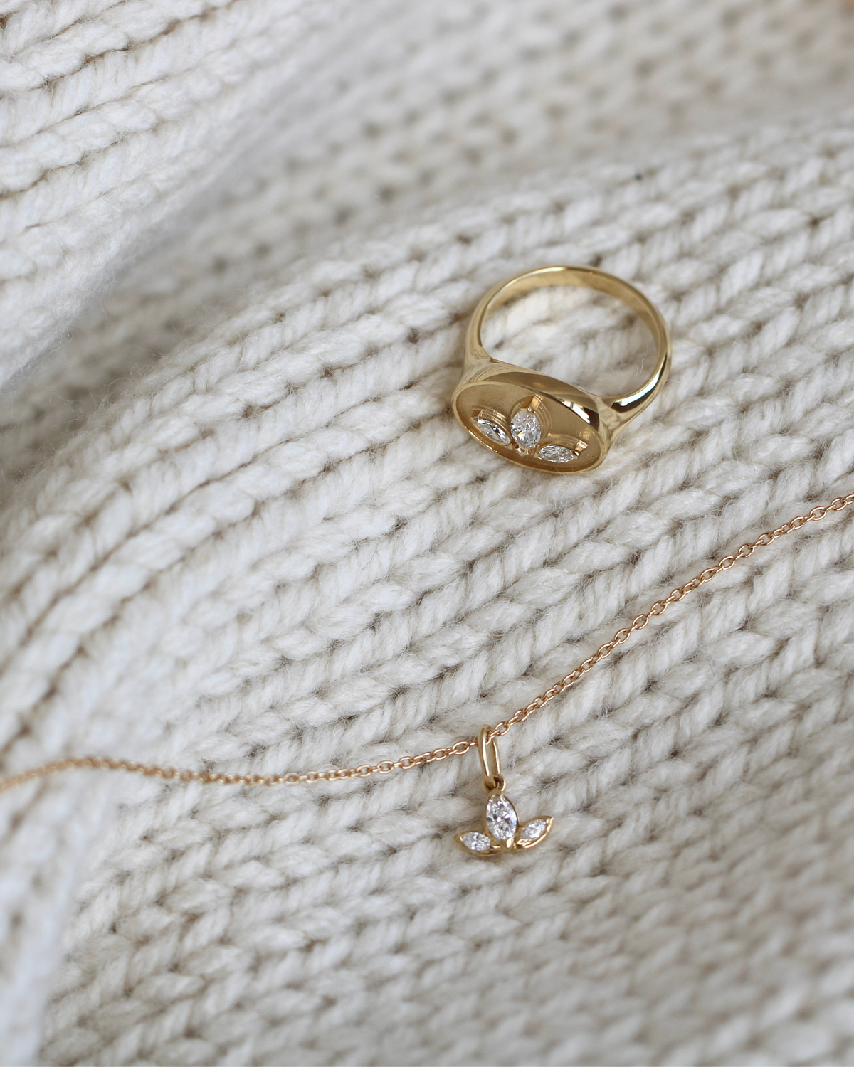 Inner Peace Lotus diamantvedhæng - 18kt Rødguld