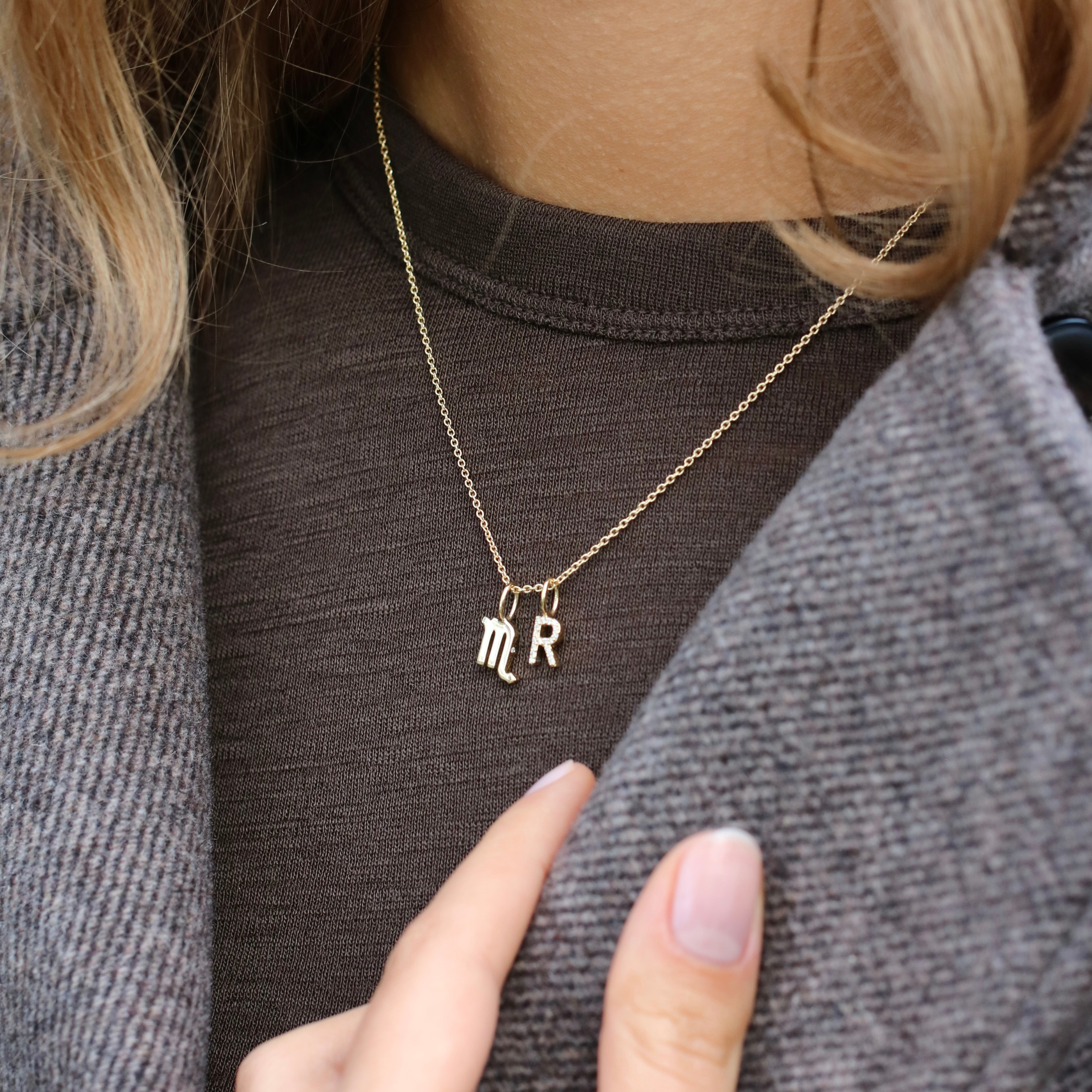 My R diamant vedhæng - 18kt Rødguld