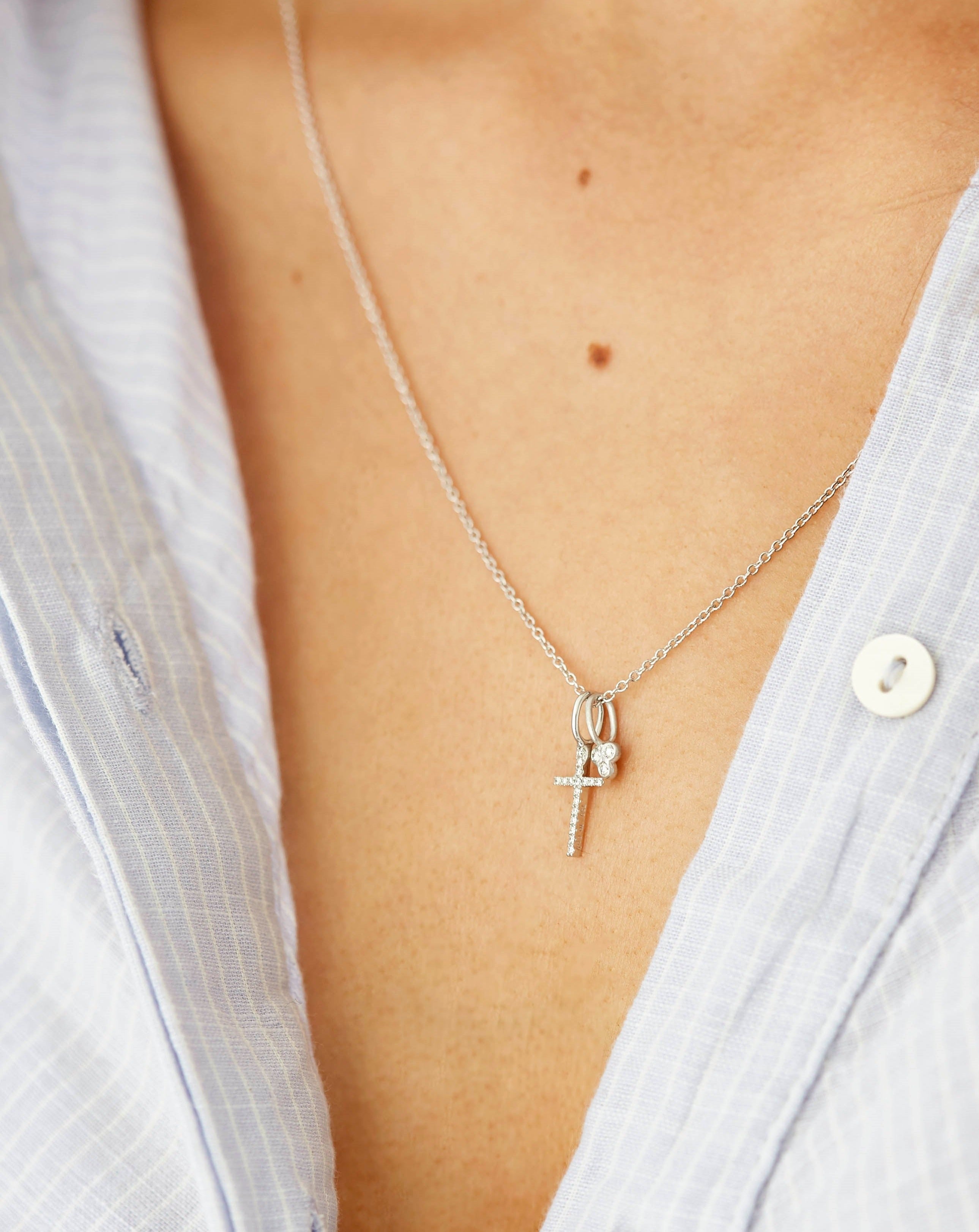 Symbols Kors Diamant vedhæng - 18kt Hvidguld