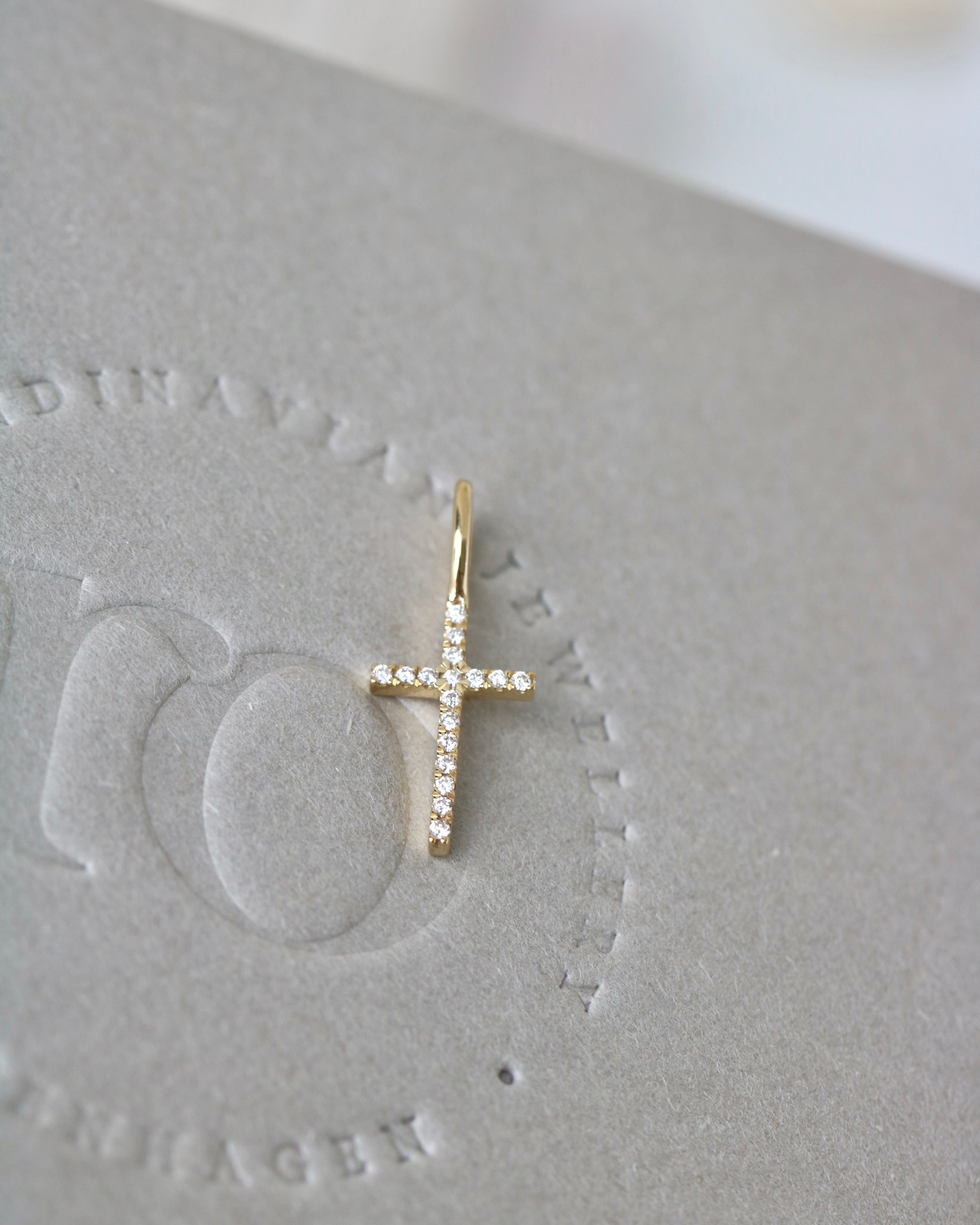Symbols Kors Diamant vedhæng - 18kt Rødguld