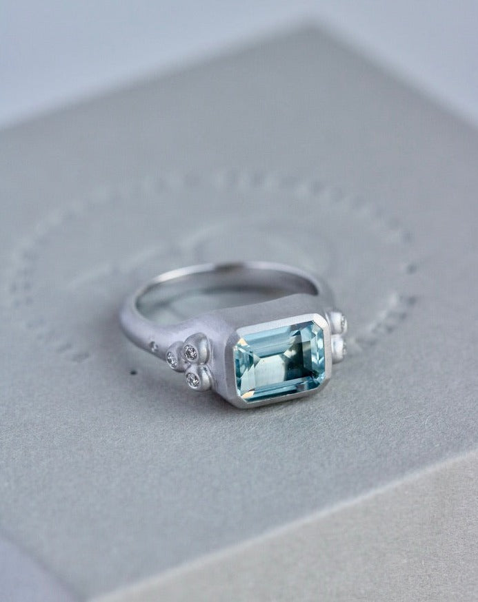 Orbit Octagon ring - 18kt Hvidguld