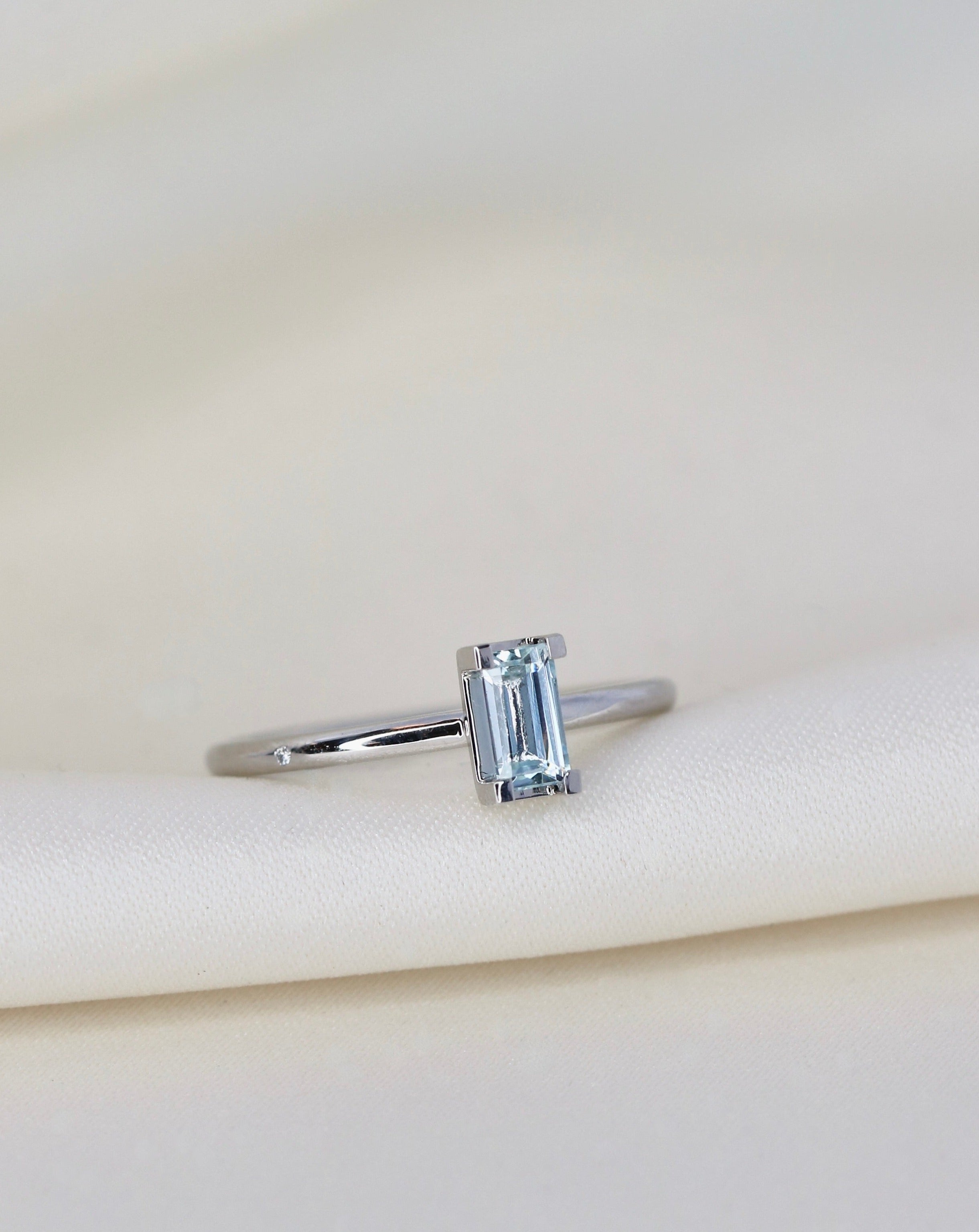 Nord Blue ring S turned - 18kt Hvidguld