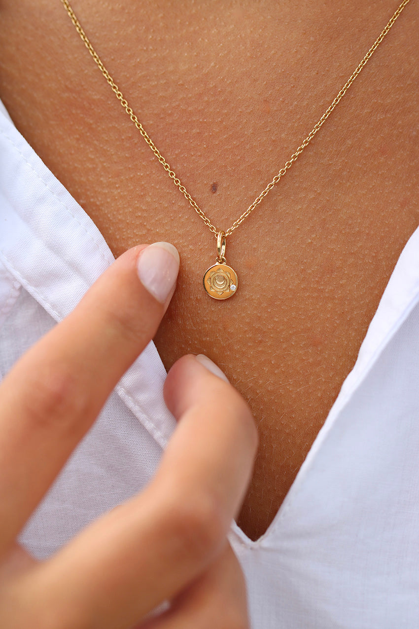 Inner Peace Harachakra vedhæng - 18kt Rødguld