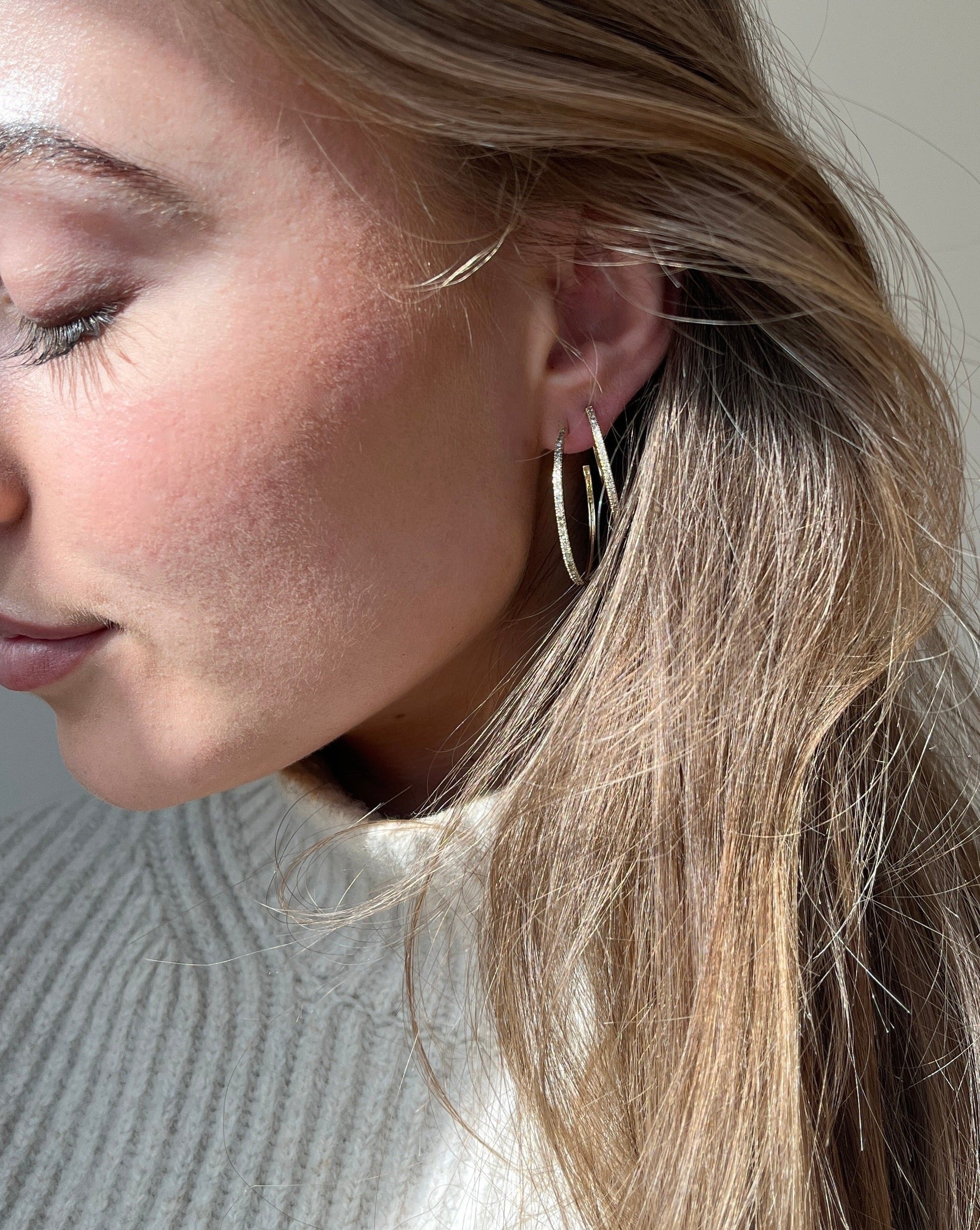 Rock Classic Grey diamant creol M - 18kt Rødguld