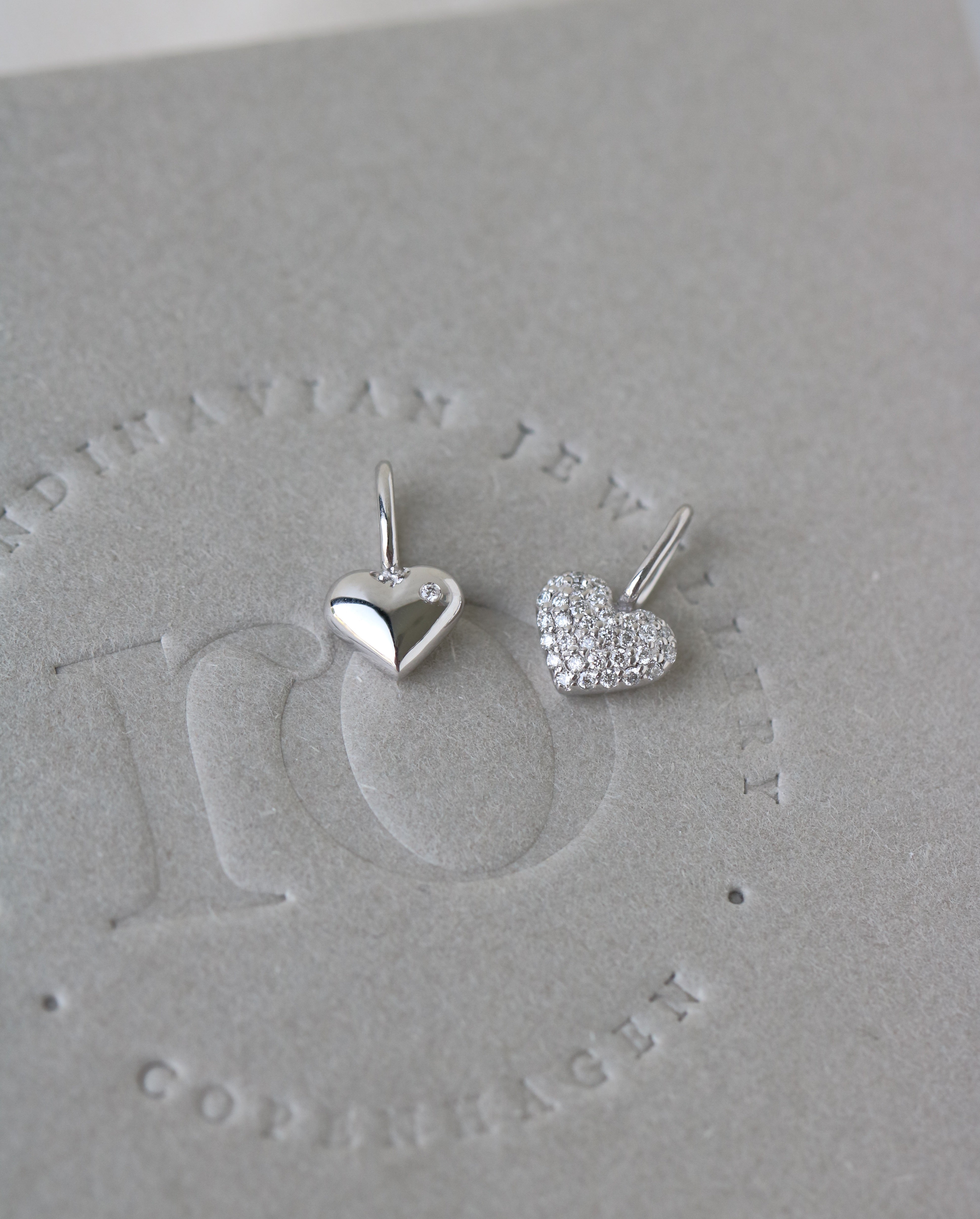 Symbols My Heart vedhæng - 18kt Hvidguld