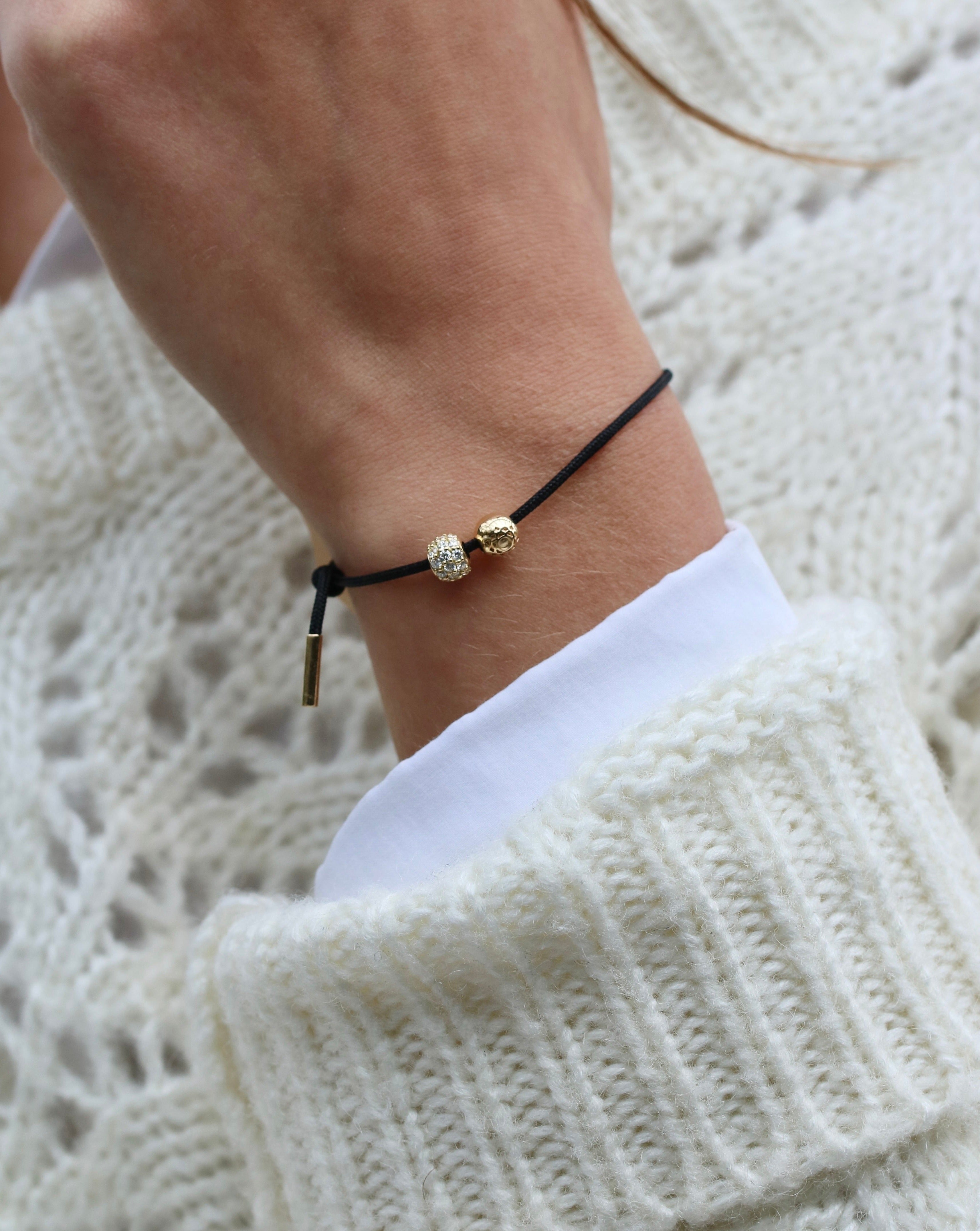 Inner Peace armbånd sort snor - 18kt Hvidguld