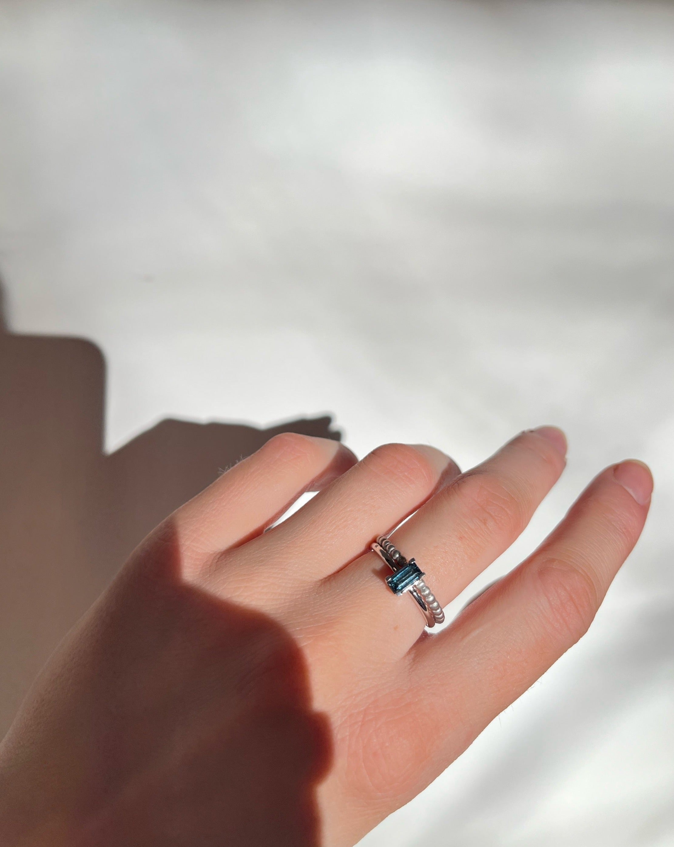 Orbit Dot ring - 18kt Hvidguld