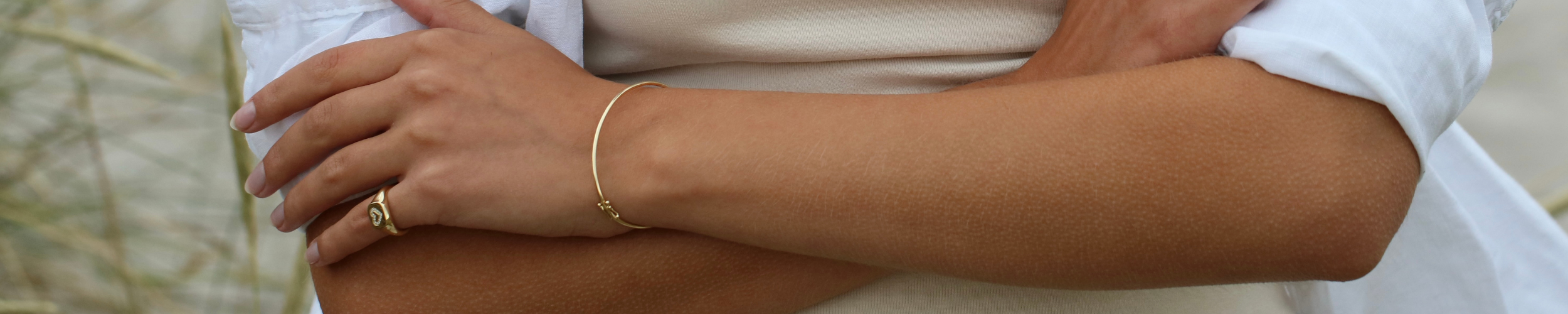 Armbånd med ædelsten