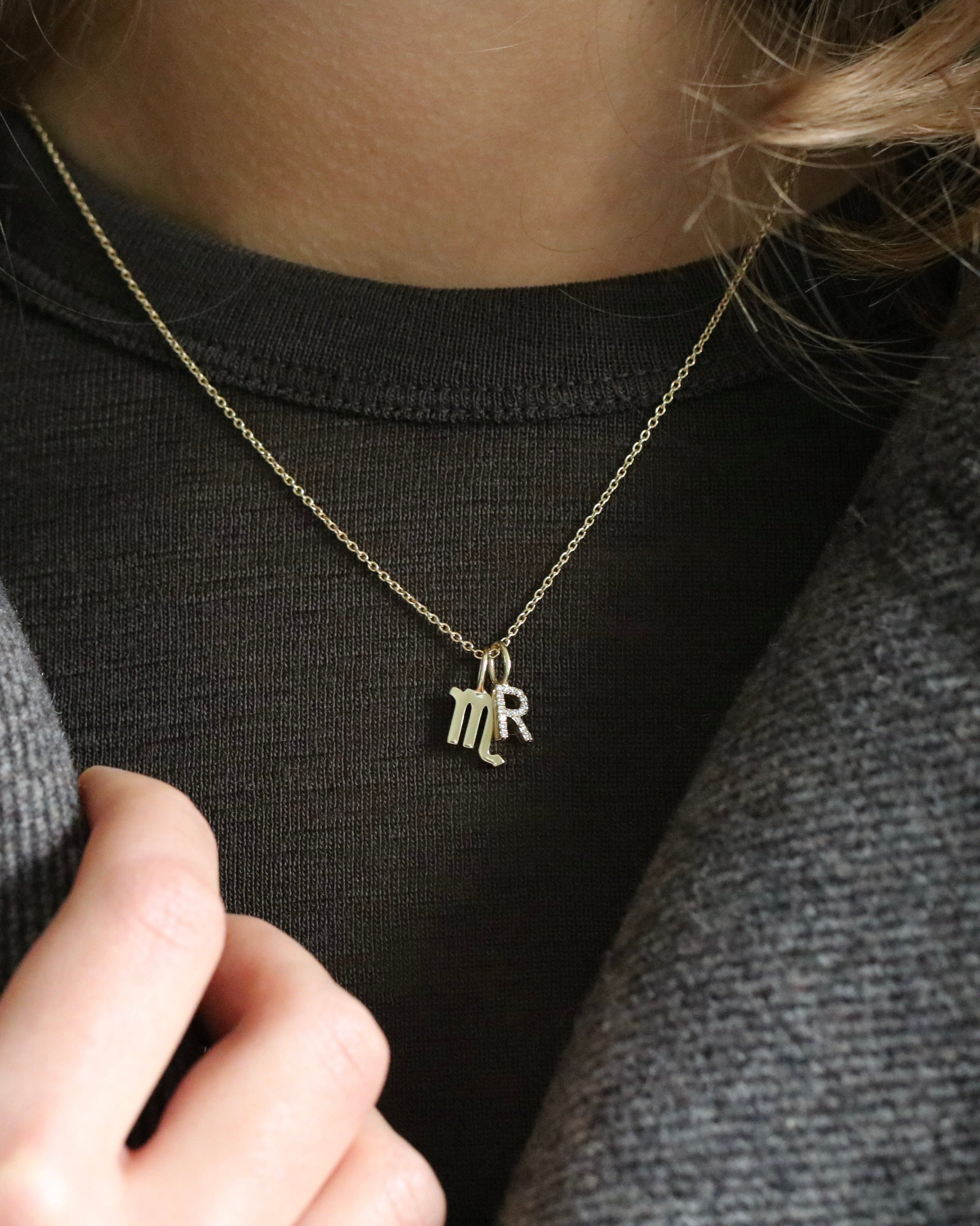 My R vedhæng - 18kt Rødguld