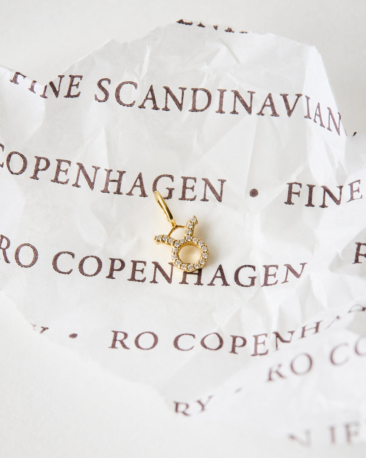 My Tyr diamantvedhæng - 18kt Rødguld