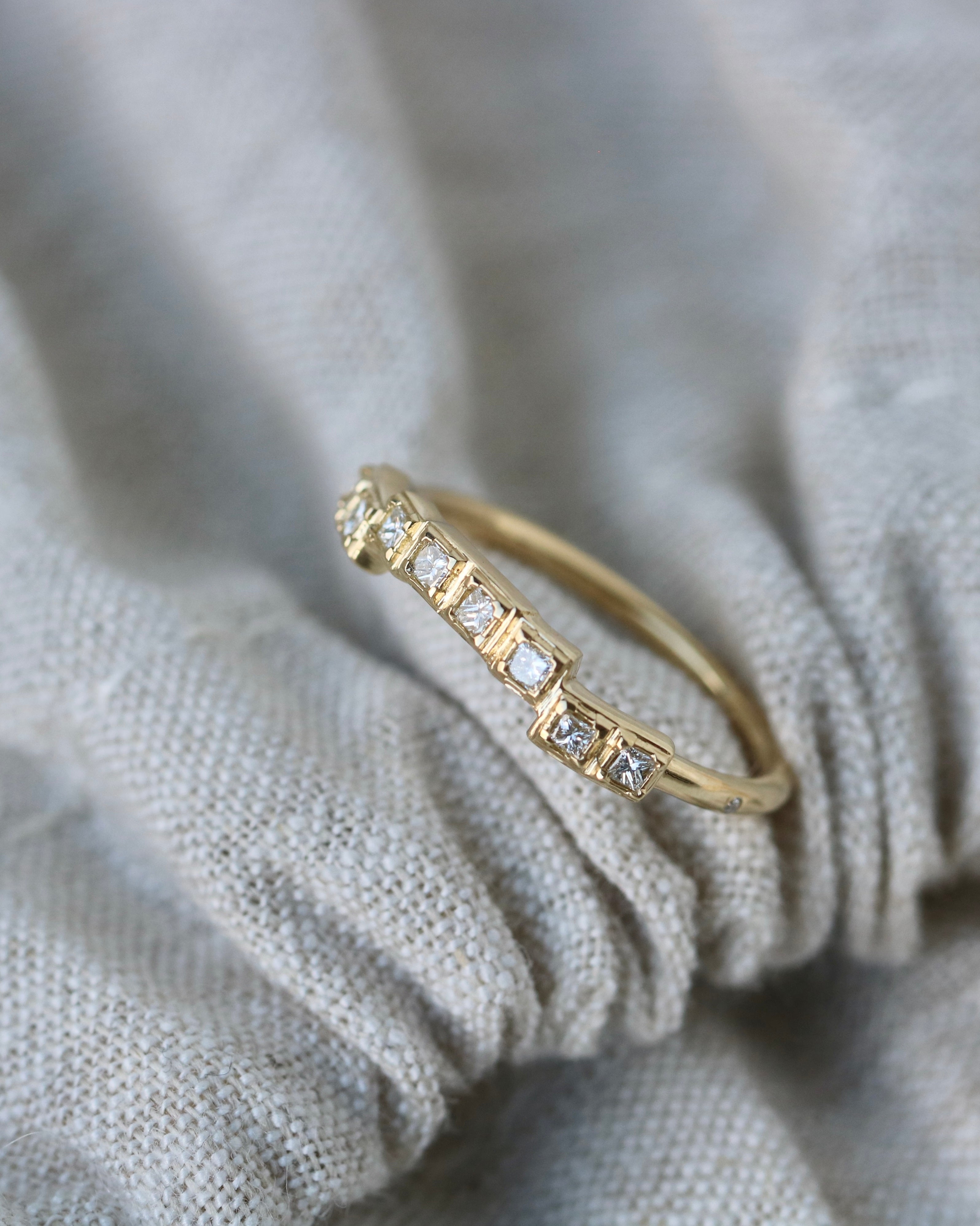 Raw Diamantring curve - 18kt Rødguld